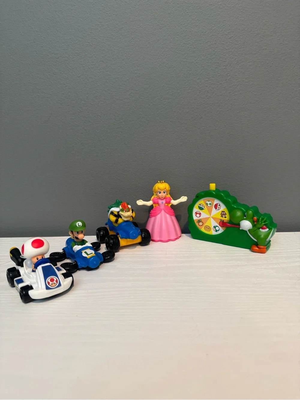 Nintendo Mario Mini Figures and Princess Peach Toy Set - Pink & Green